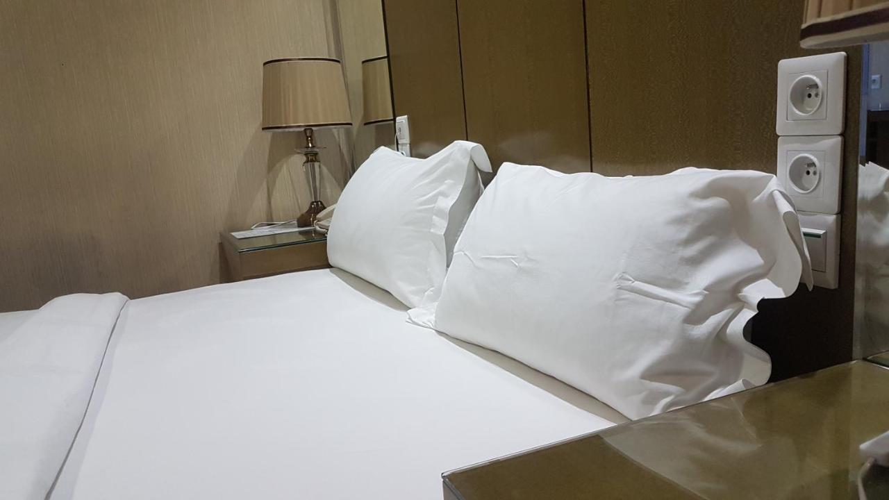 Edmond Hotel ブラザヴィル エクステリア 写真