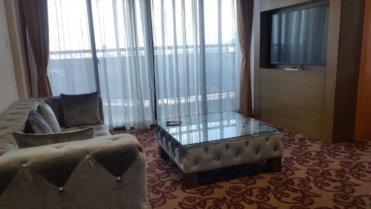 Edmond Hotel ブラザヴィル エクステリア 写真
