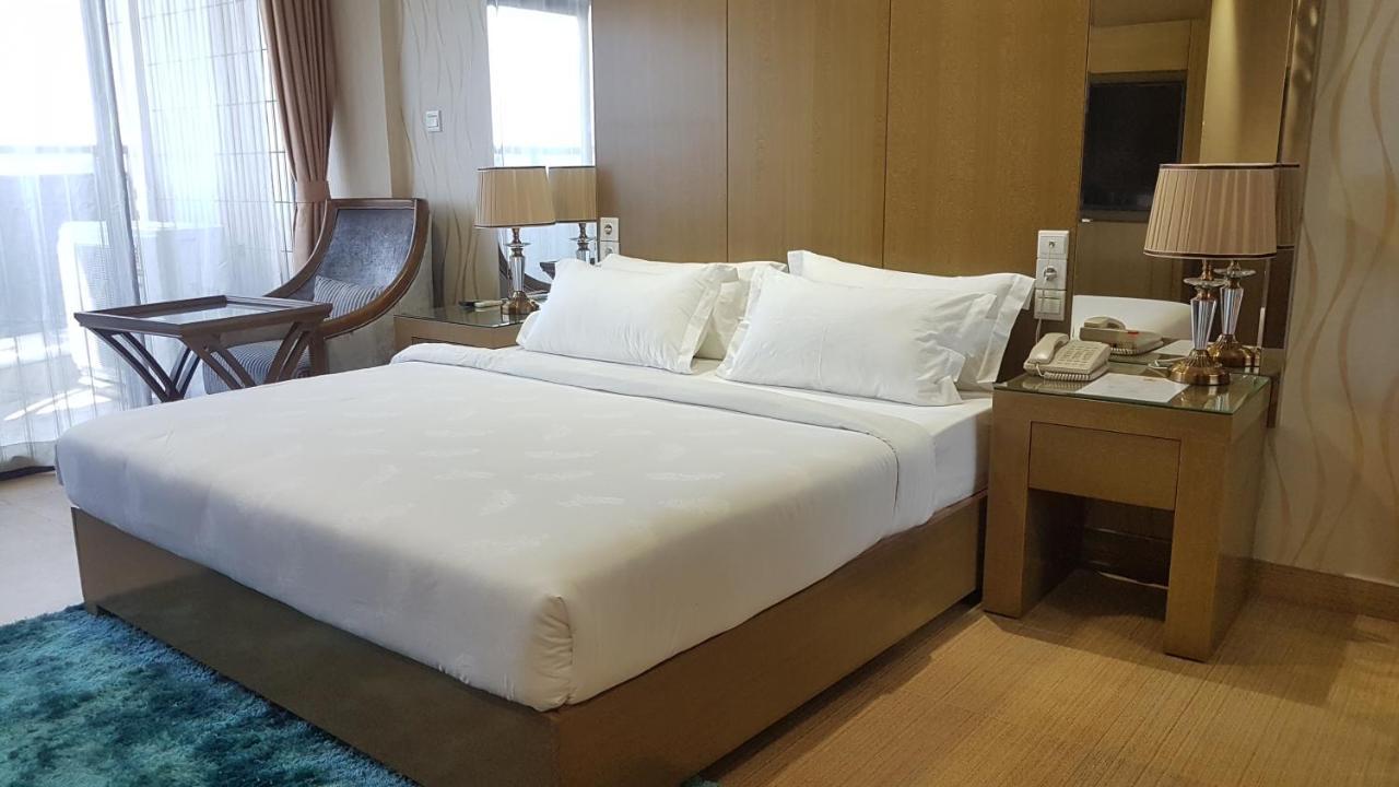 Edmond Hotel ブラザヴィル エクステリア 写真